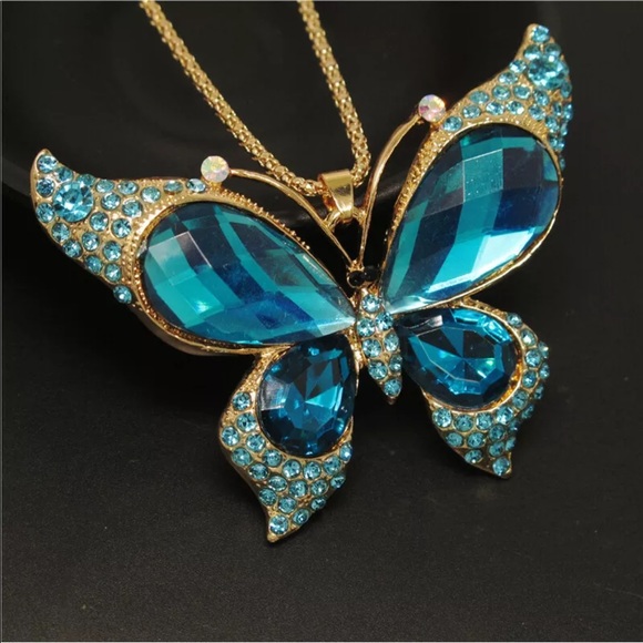 Blue Butterfly Necklace 🦋 - Picture 2 of 3